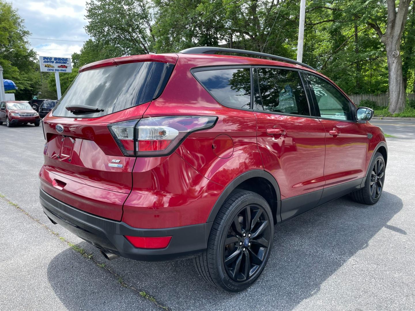 2017 Red Ford Escape SE 4WD (1FMCU9GDXHU) with an 1.5L L4 DOHC 16V engine, 6A transmission, located at 101 N. Main Street, Muncy, PA, 17756, (570) 546-5462, 41.207691, -76.785942 - Photo#3